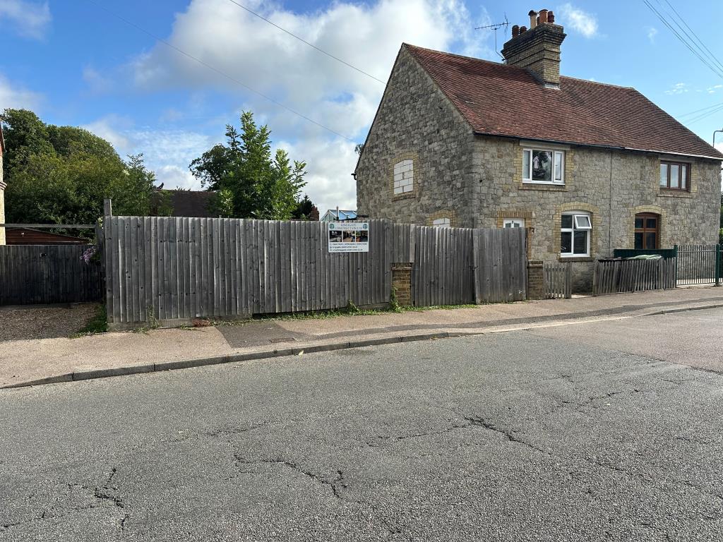 Lot: 20 - LAND WITH PLANNING FOR A FOUR-BEDROOM HOUSE - Land with planning view from road